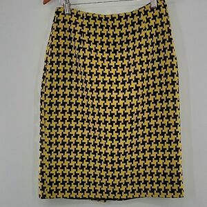3For$20 Santa Cruz Mustard Green w/ Black pattern skirt size 7
